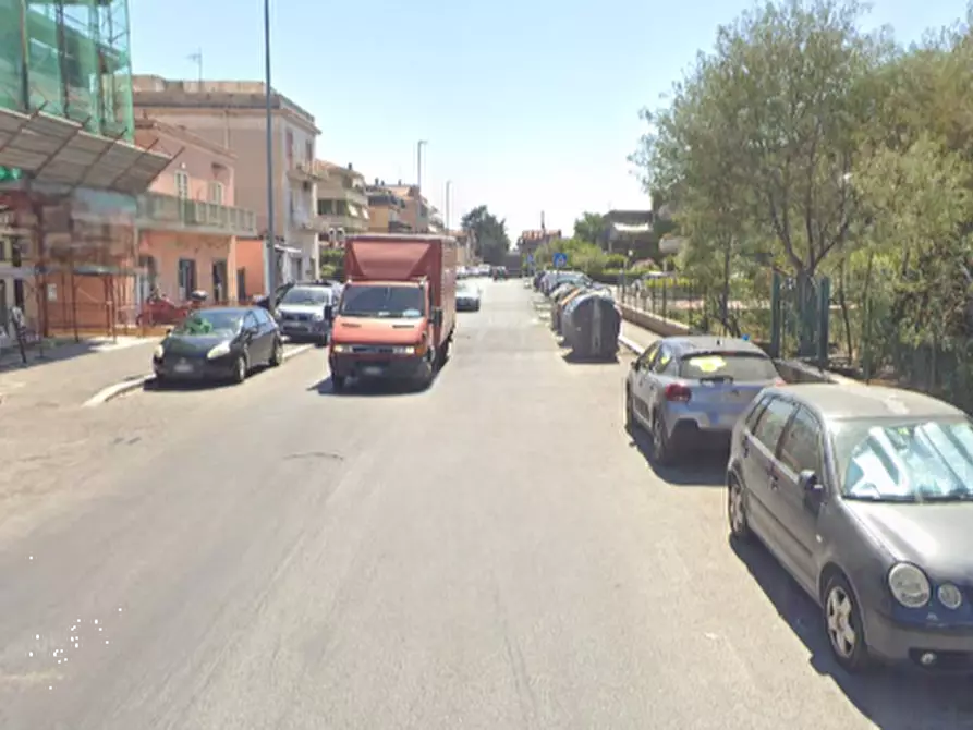 Immagine 7 di Garage in vendita  in Via della Rustica a Roma