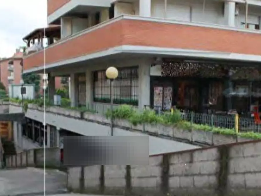 Immagine 3 di Garage in vendita  in Via della Rustica a Roma