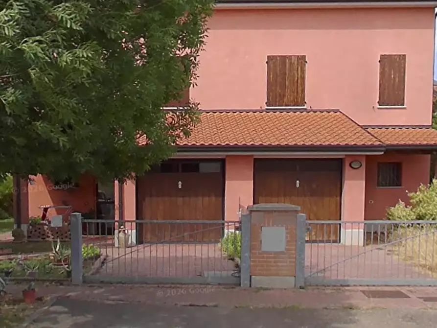 Immagine 1 di Villa in vendita  in Via Dell'Ulivo a Carpi