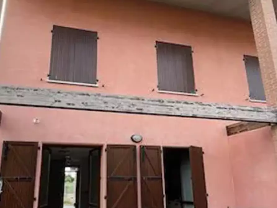 Immagine 11 di Villa in vendita  in Via Dell'Ulivo a Carpi