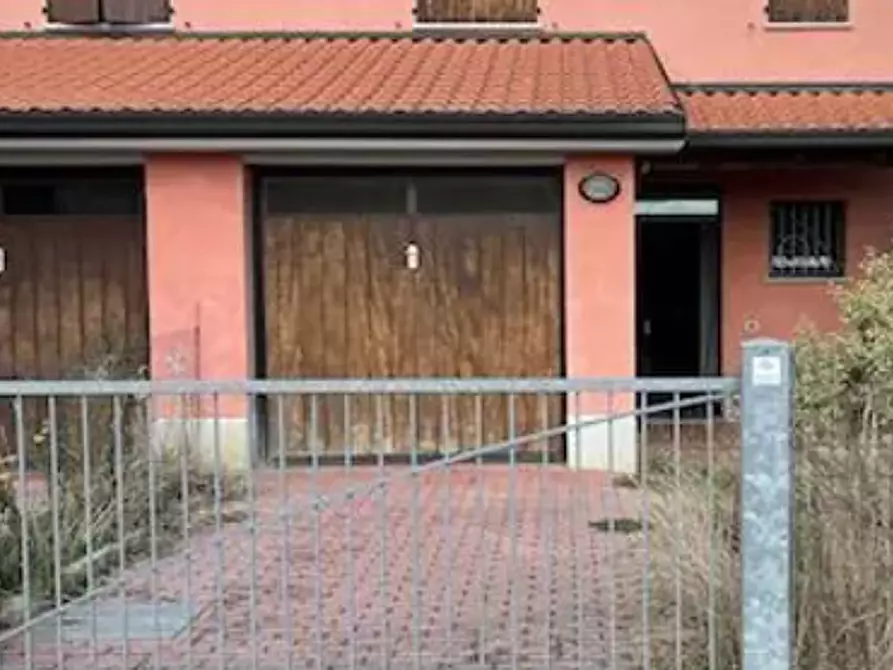 Immagine 12 di Villa in vendita  in Via Dell'Ulivo a Carpi