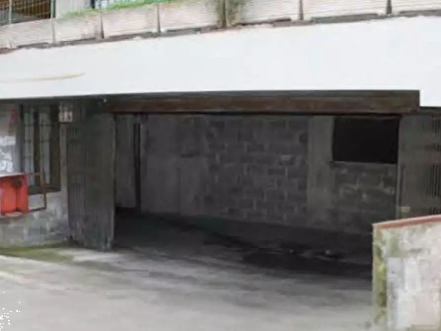 Immagine 4 di Garage in vendita  in Via della Rustica a Roma