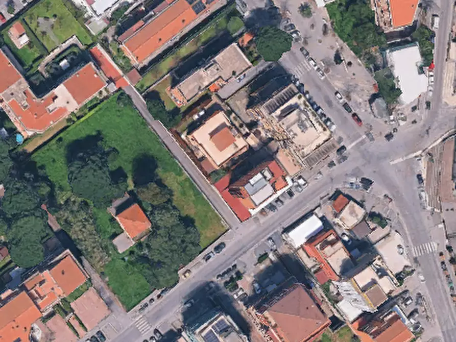 Immagine 9 di Garage in vendita  in Via della Rustica a Roma