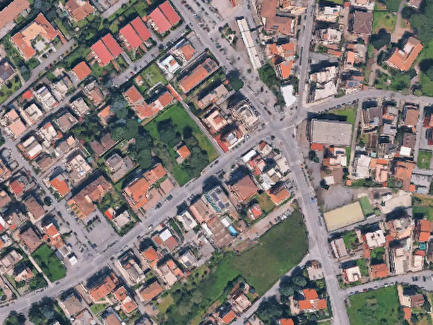 Immagine 10 di Garage in vendita  in Via della Rustica a Roma