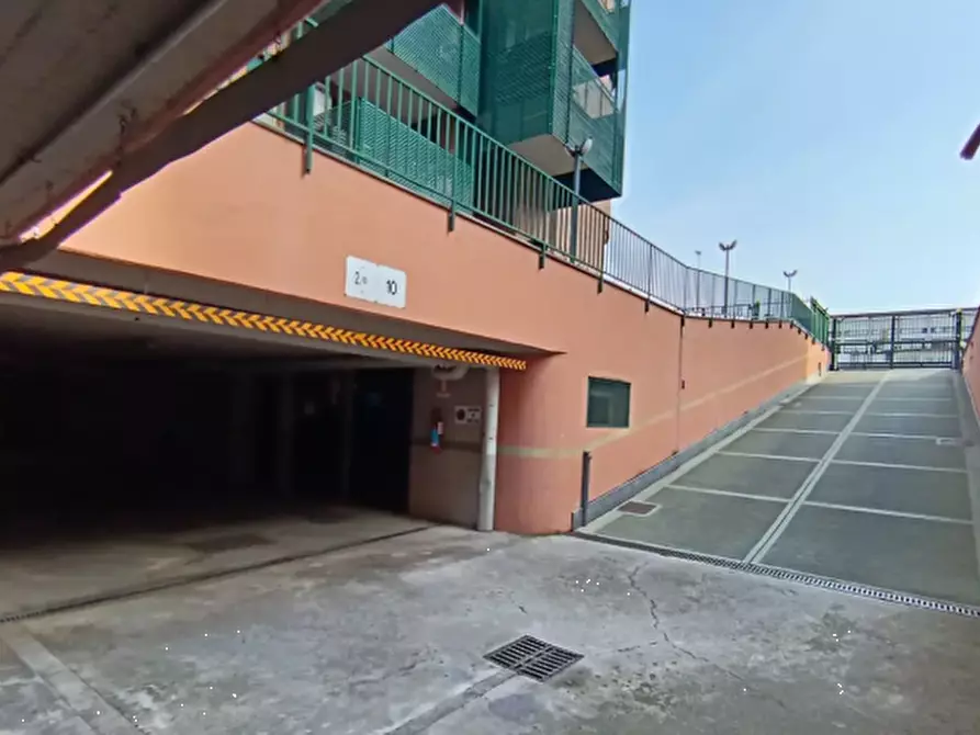 Immagine 3 di Garage in vendita  in Via Giuseppe Ferrari a Monza