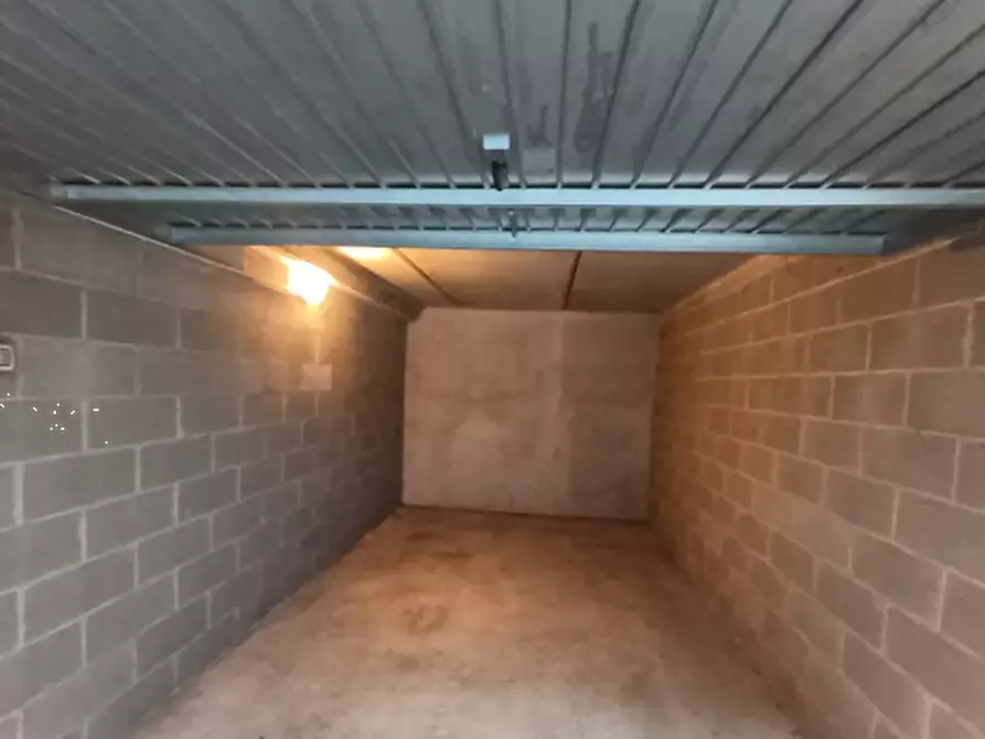 Immagine 6 di Garage in vendita  in Via Giuseppe Ferrari a Monza