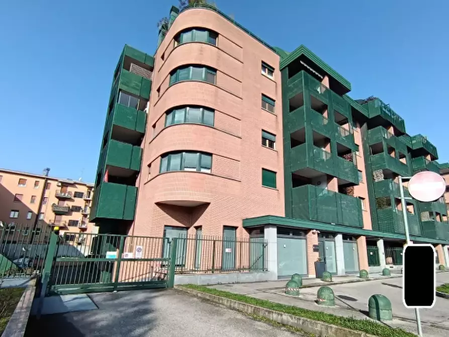 Immagine 2 di Garage in vendita  in Via Giuseppe Ferrari a Monza