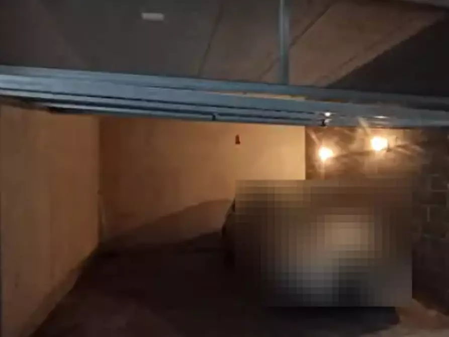 Immagine 13 di Garage in vendita  in Via Giuseppe Ferrari a Monza