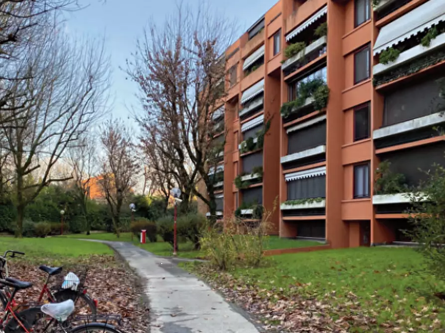 Immagine 2 di Appartamento in vendita  in Via Guglielmo Marconi a Basiglio