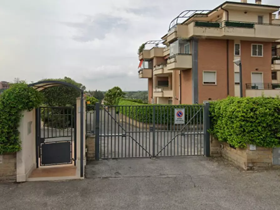 Immagine 2 di Garage in vendita  in Via Largo G. Martina a Roma