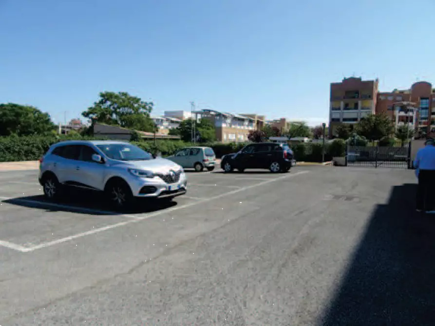 Immagine 1 di Posto auto in vendita  in Via R.Raviola a Roma