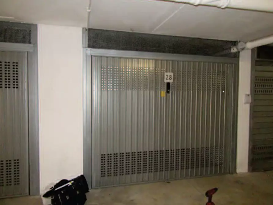 Immagine 1 di Garage in vendita  in Via A. Galleppini a Roma