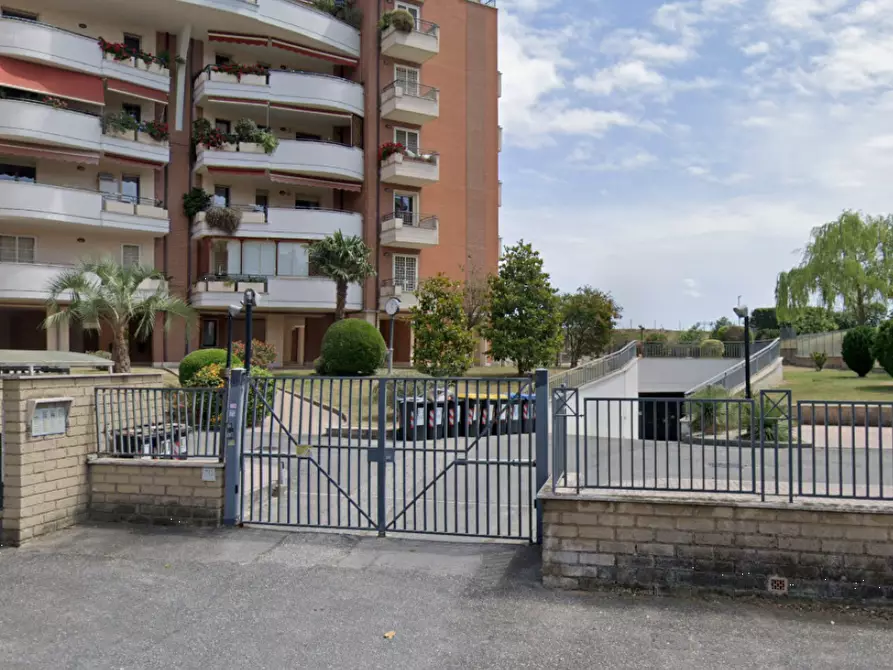 Immagine 2 di Garage in vendita  in Via A. Galleppini a Roma