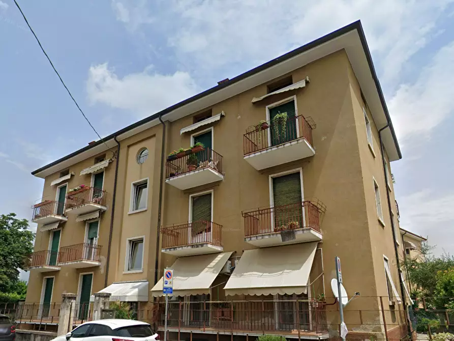 Immagine 3 di Appartamento in vendita  in Piazza Vittorio Veneto a Bussolengo