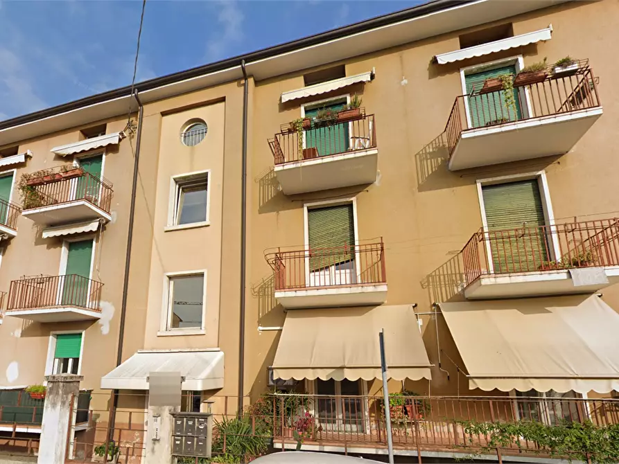 Immagine 6 di Appartamento in vendita  in Piazza Vittorio Veneto a Bussolengo