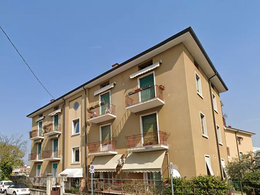 Immagine 8 di Appartamento in vendita  in Piazza Vittorio Veneto a Bussolengo