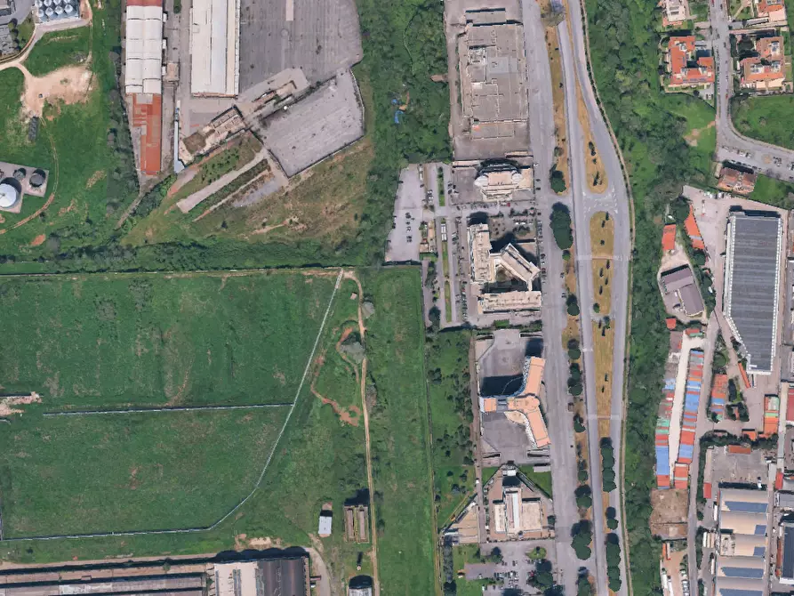 Immagine 2 di Garage in vendita  in Via E. Longoni a Roma