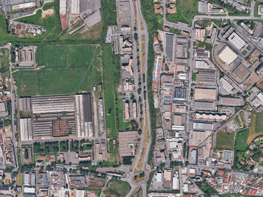 Immagine 4 di Garage in vendita  in Via E. Longoni a Roma