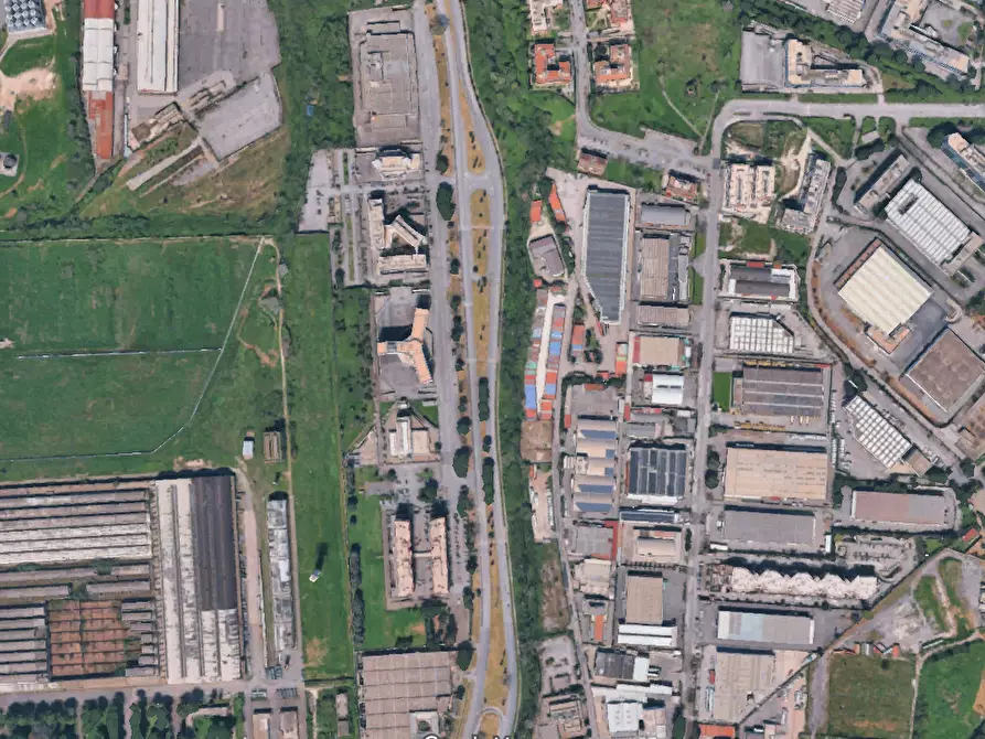 Immagine 2 di Garage in vendita  in Via E. Longoni a Roma