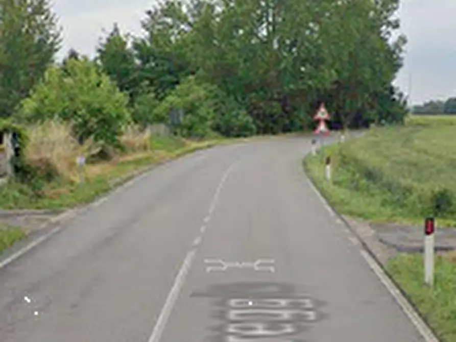 Immagine 4 di Negozio in vendita  in Via Correggio a Cento