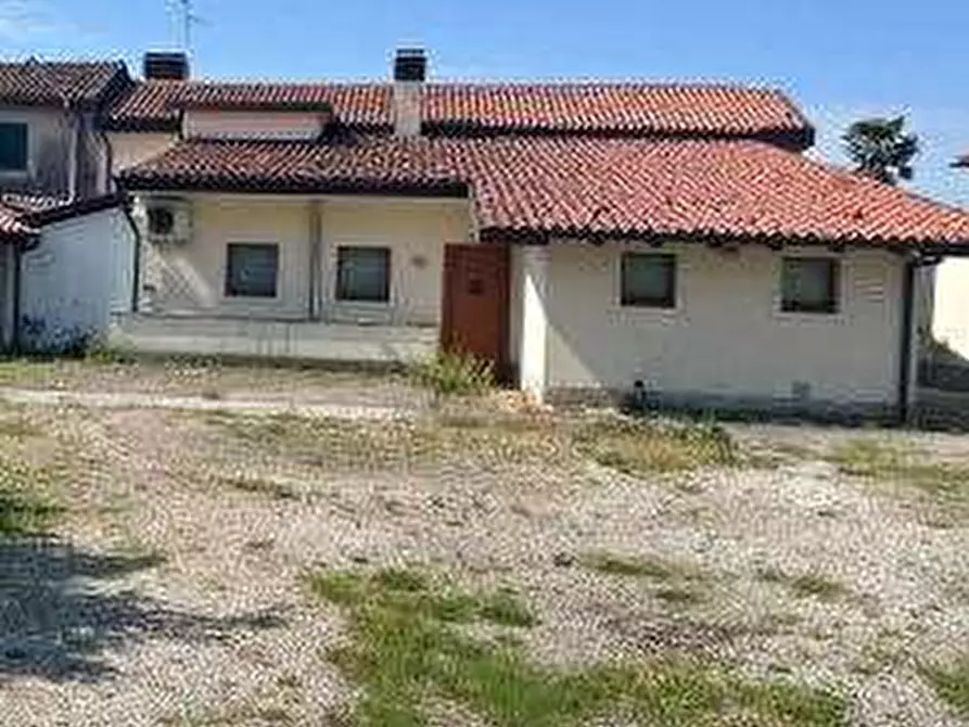 Immagine 2 di Negozio in vendita  in Via Antonini  a Pozzuolo Del Friuli