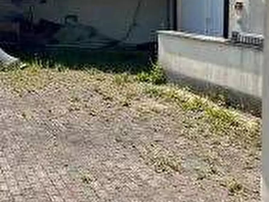 Immagine 5 di Negozio in vendita  in Via Antonini  a Pozzuolo Del Friuli