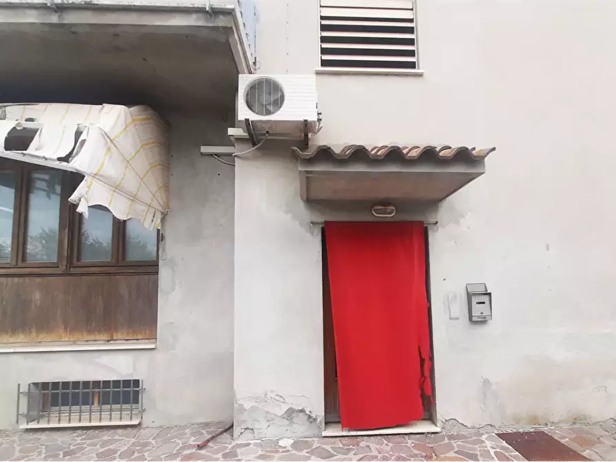 Immagine 3 di Laboratorio in vendita  in Via Metauro a Cartoceto