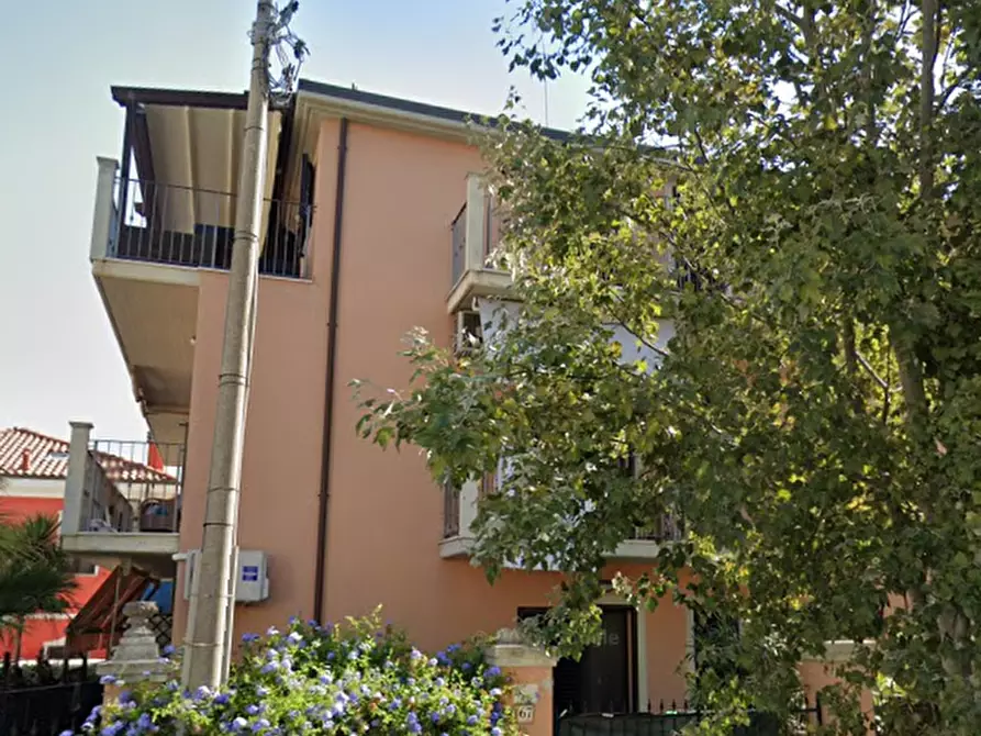 Immagine 2 di Magazzino in vendita  in Viale Dante a Fano