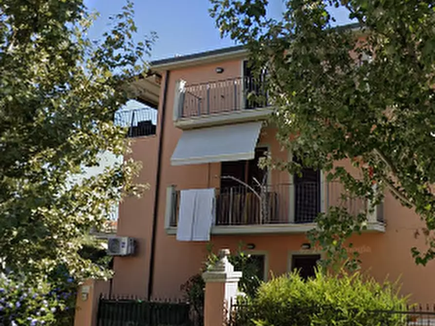 Immagine 1 di Magazzino in vendita  in Viale Dante a Fano