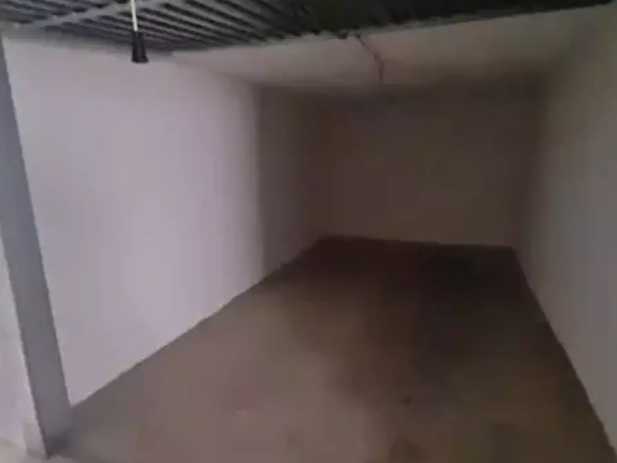 Immagine 1 di Garage in vendita  in Via Brigata Messina a Fano