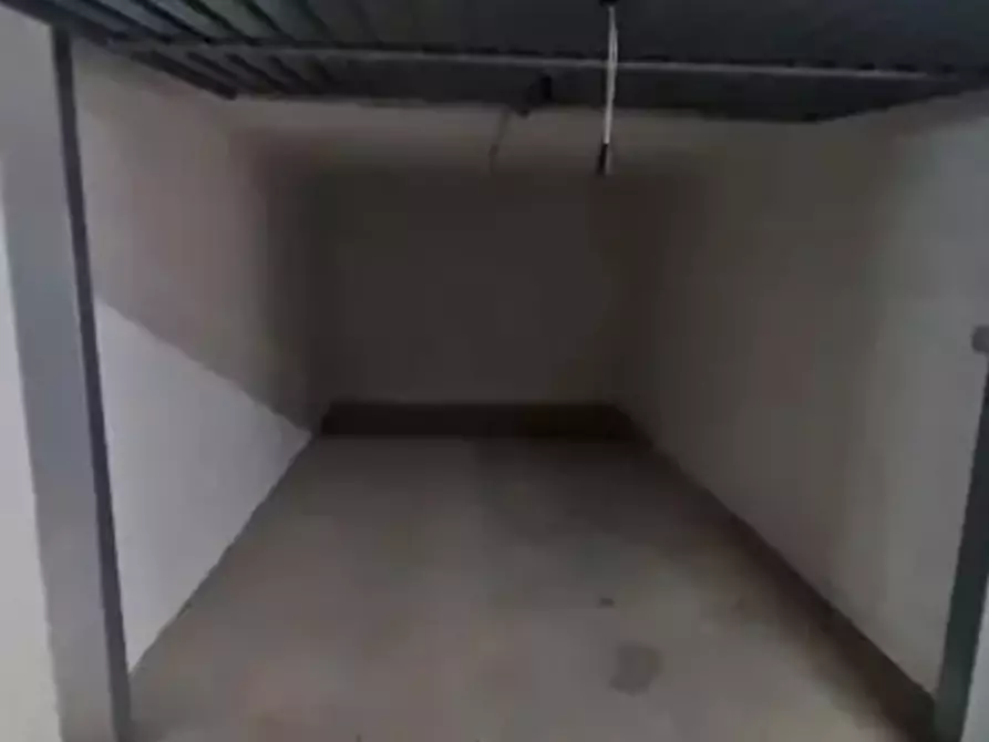 Immagine 4 di Garage in vendita  in Via Brigata Messina a Fano