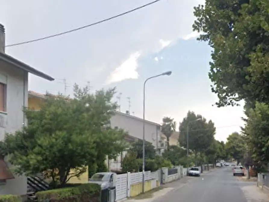 Immagine 5 di Garage in vendita  in Via Brigata Messina a Fano