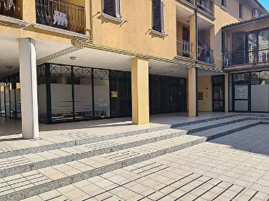 Immagine 4 di Negozio in vendita  in Piazza Italia a Manerbio