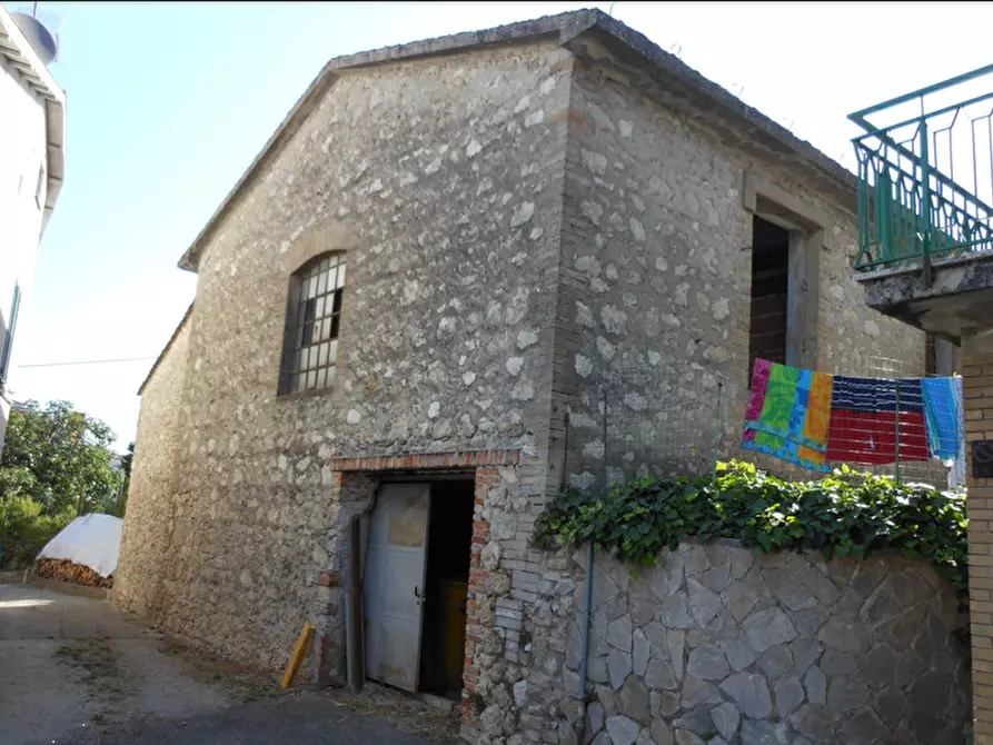 Immagine 1 di Rustico / casale in vendita  in Via Roma a Avigliano Umbro