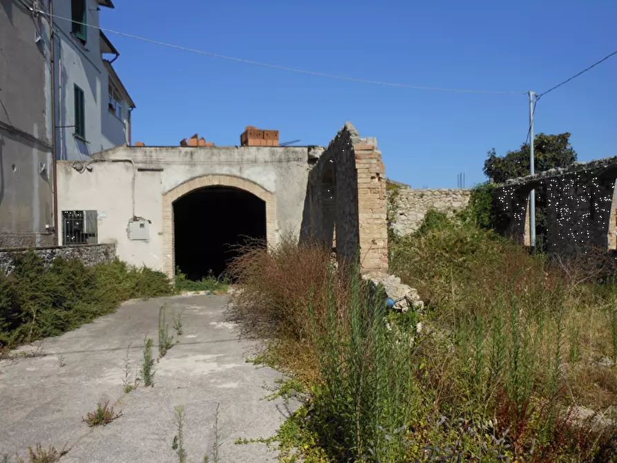 Immagine 2 di Rustico / casale in vendita  in Via Roma a Avigliano Umbro