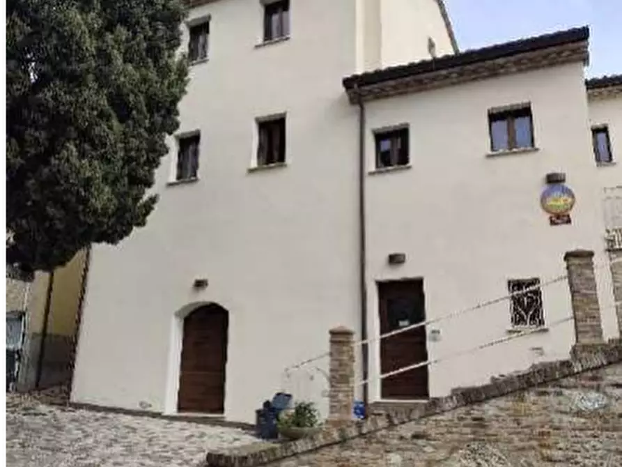 Immagine 1 di Stabile in vendita  in Via di Mezzo a Colli Al Metauro