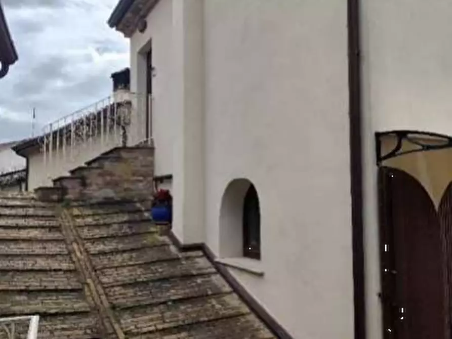 Immagine 5 di Stabile in vendita  in Via di Mezzo a Colli Al Metauro