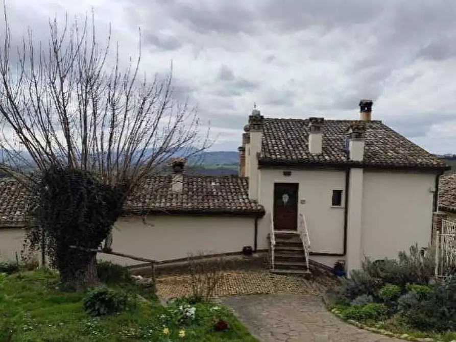 Immagine 6 di Stabile in vendita  in Via di Mezzo a Colli Al Metauro