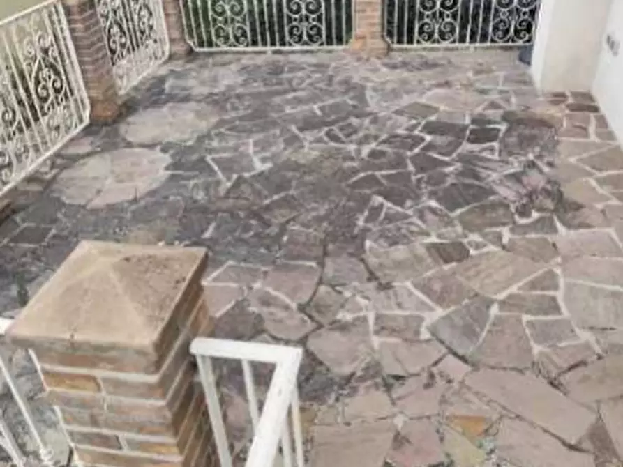 Immagine 10 di Stabile in vendita  in Via di Mezzo a Colli Al Metauro