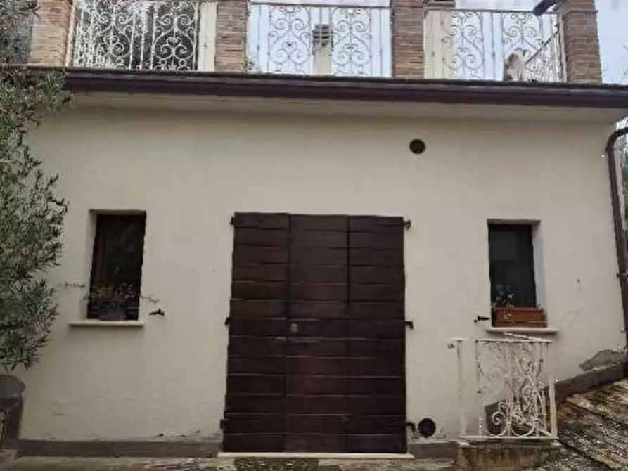 Immagine 13 di Stabile in vendita  in Via di Mezzo a Colli Al Metauro