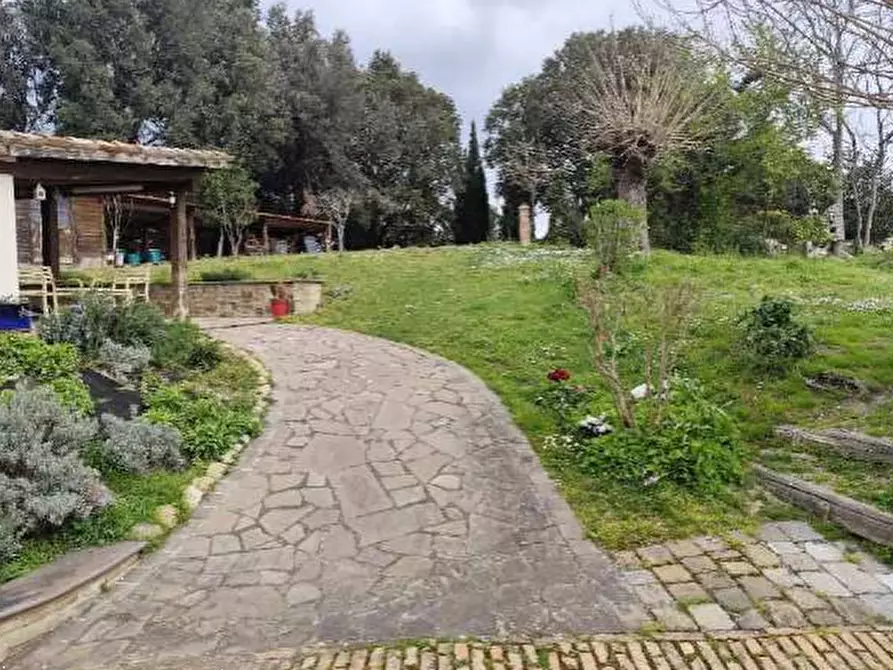 Immagine 17 di Stabile in vendita  in Via di Mezzo a Colli Al Metauro