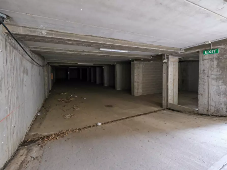Immagine 2 di Garage in vendita  in Via Dante Alighieri a Arluno