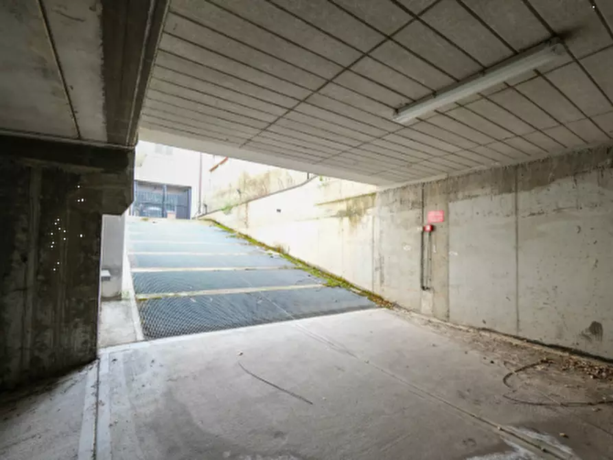 Immagine 3 di Garage in vendita  in Via Dante Alighieri a Arluno