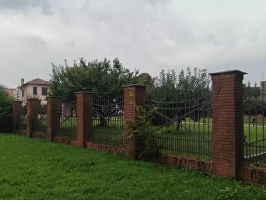 Immagine 2 di Terreno agricolo in vendita  in Via Borgomaneri a Rozzano