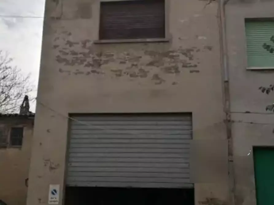 Immagine 8 di Magazzino in vendita  in  Via G. Garibaldi a Terre Roveresche