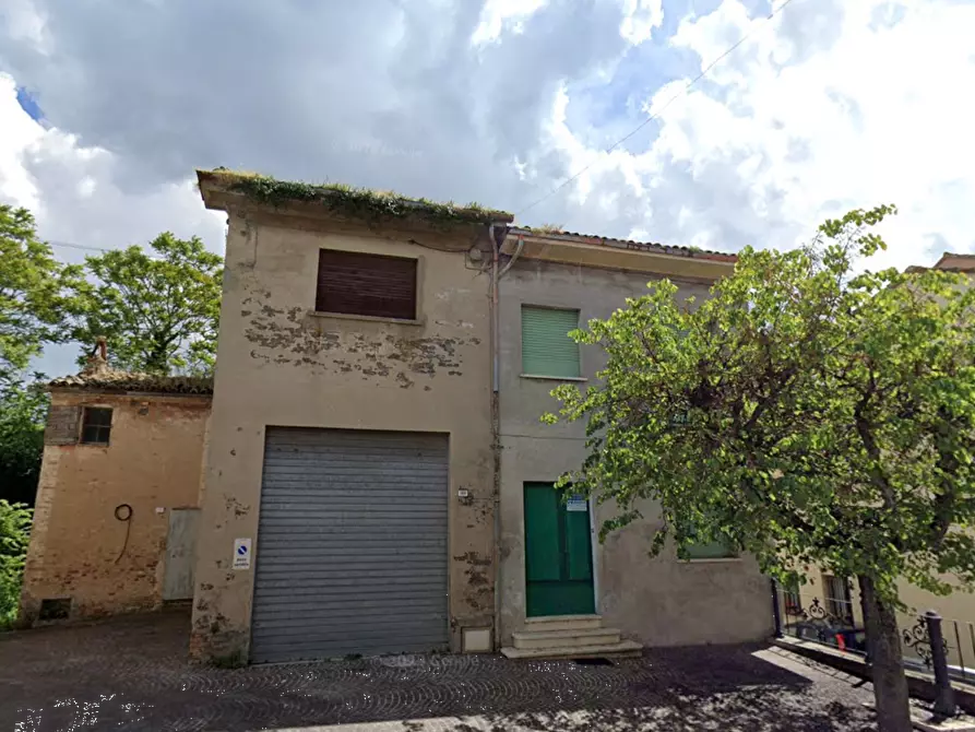 Immagine 1 di Magazzino in vendita  in  Via G. Garibaldi a Terre Roveresche