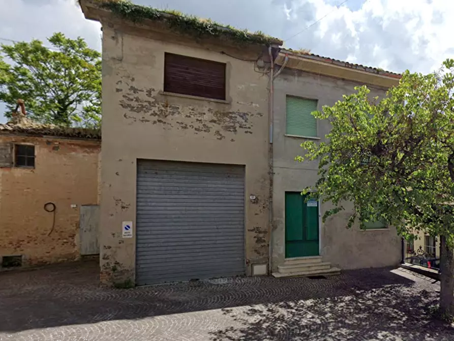 Immagine 2 di Magazzino in vendita  in  Via G. Garibaldi a Terre Roveresche