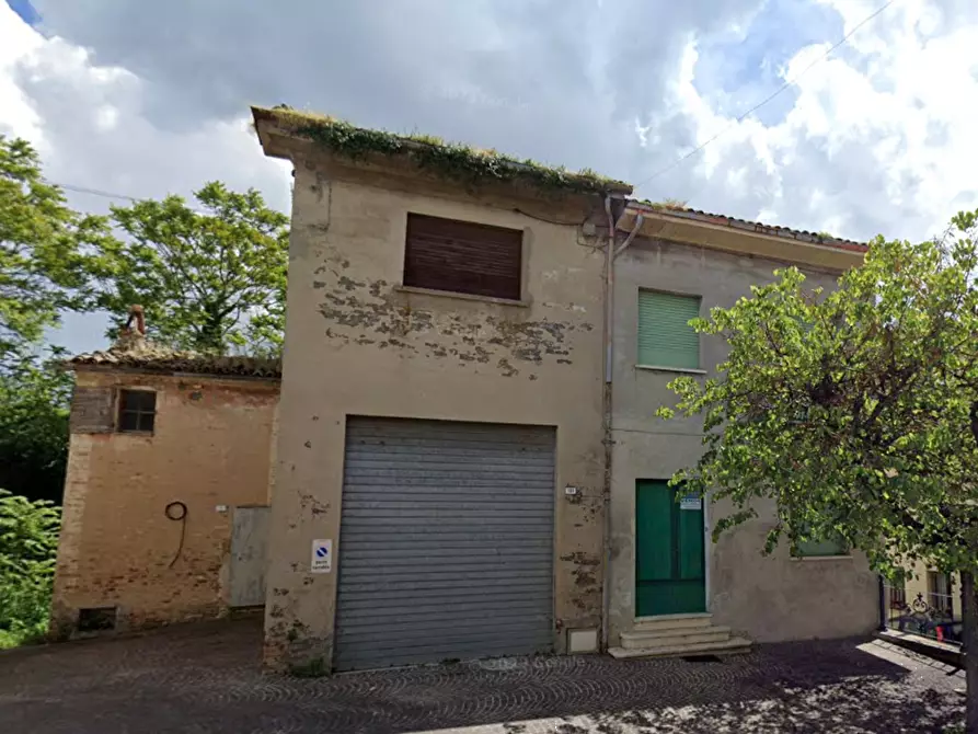 Immagine 11 di Magazzino in vendita  in  Via G. Garibaldi a Terre Roveresche