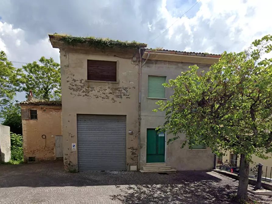 Immagine 4 di Magazzino in vendita  in  Via G. Garibaldi a Terre Roveresche