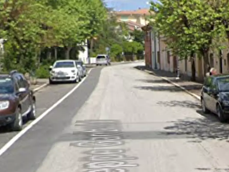 Immagine 13 di Magazzino in vendita  in  Via G. Garibaldi a Terre Roveresche